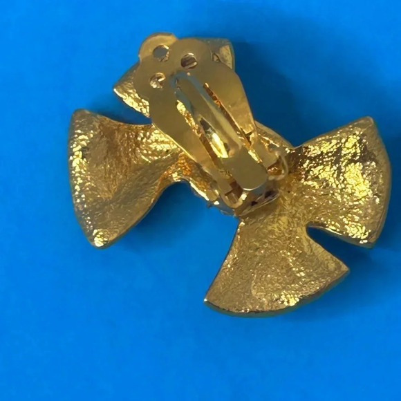 Vintage 80s Black Enamel and Rhinestone Bow Clip Earrings - Picture 3 of 5